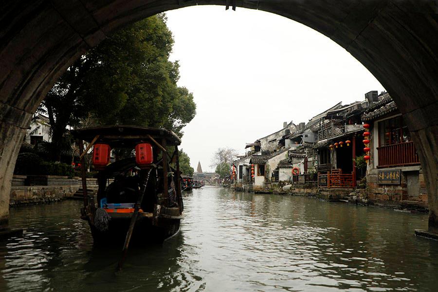 智利圣地亚哥举办“中国彩灯节” 民众欣赏彩灯